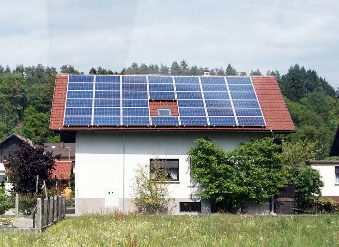 solar_panel_house_wikimedia